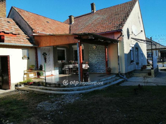 Eladó családi ház, Felsőszentmártonon 26.9 M Ft, 2+1 szobás