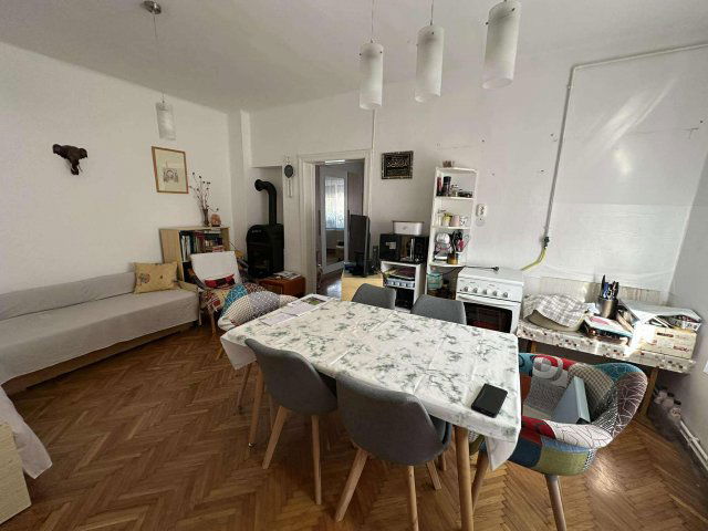 Eladó ikerház, Komlón, Akácfa utcában 28.9 M Ft, 2 szobás