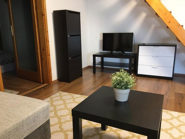 Kiadó téglalakás, albérlet, Pécsett, Kürt utcában, 2+1 szobás