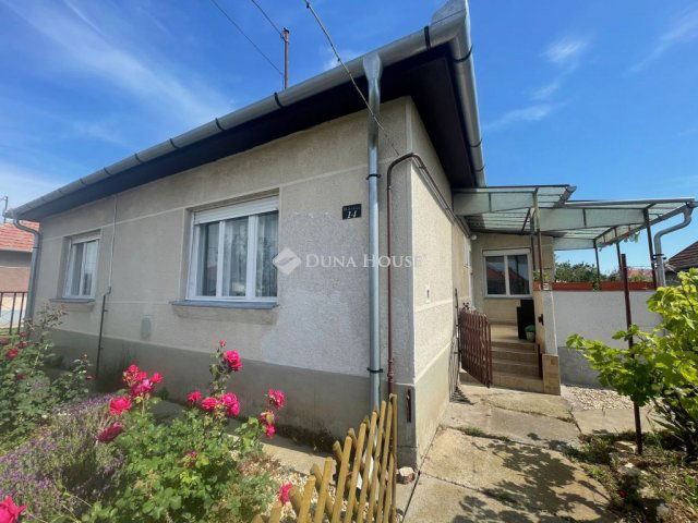 Eladó családi ház, Jászfényszarun 39.9 M Ft, 3 szobás