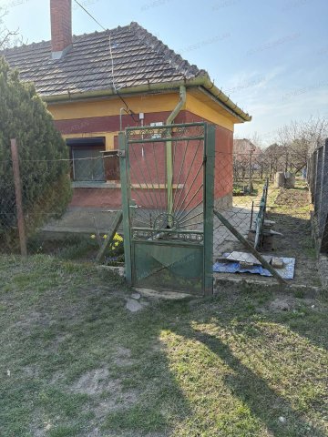 Eladó családi ház, Felsőpakonyban 39.9 M Ft, 1 szobás