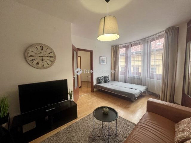 Eladó téglalakás, Budapesten, VI. kerületben 84.6 M Ft, 2 szobás