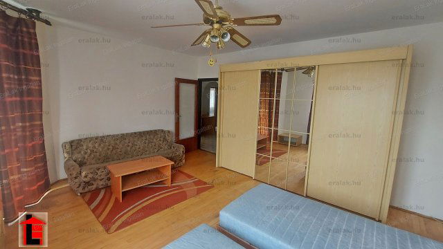 Kiadó családi ház, albérlet, Győrött 650 E Ft / hó, 6 szobás