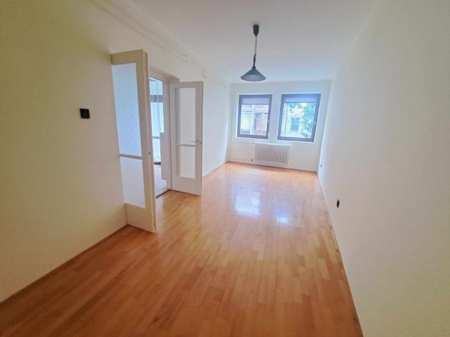 Kiadó téglalakás, albérlet, Pécsett 180 E Ft / hó, 3 szobás
