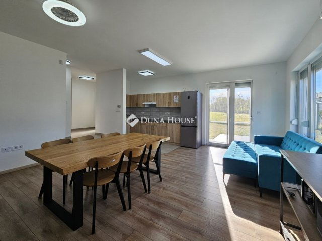 Eladó ikerház, Gödön 119.9 M Ft, 6 szobás