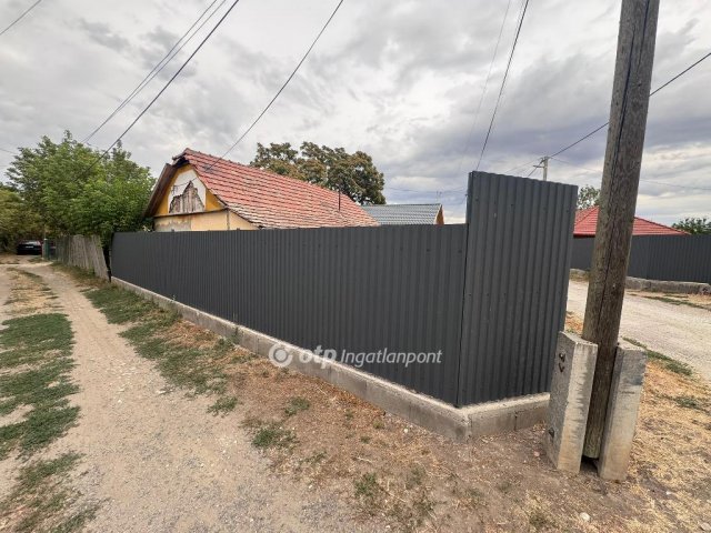 Eladó családi ház, Tiszafüreden 4.5 M Ft, 1 szobás