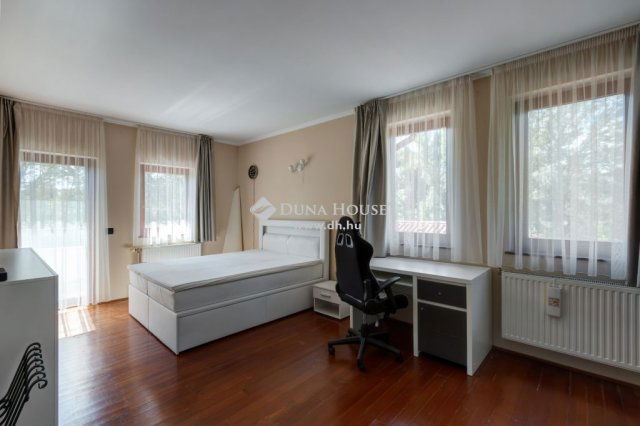 Eladó családi ház, Gödön 782 M Ft, 8+1 szobás