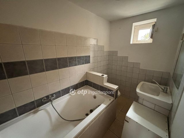 Eladó családi ház, Hajdúböszörményen 43 M Ft, 3 szobás