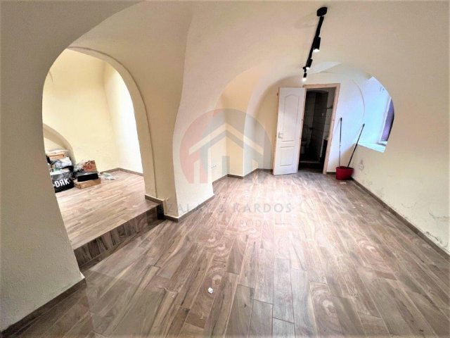 Eladó iroda, Sopronban 26 M Ft, 2 szobás / költözzbe.hu