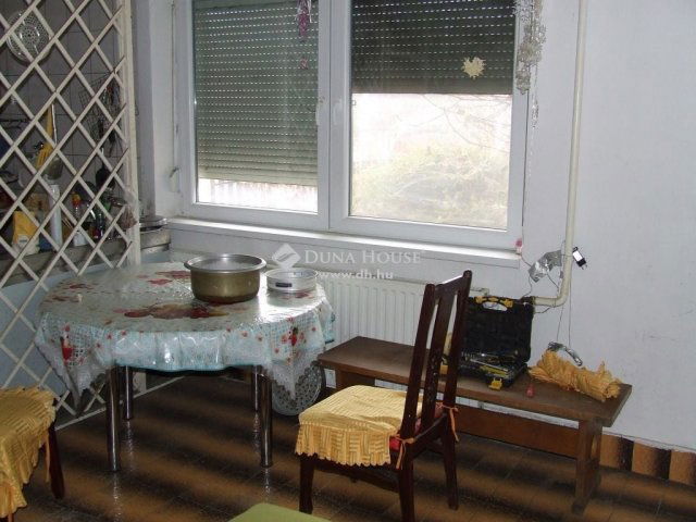 Eladó családi ház, Esztergomban 119.9 M Ft, 7 szobás