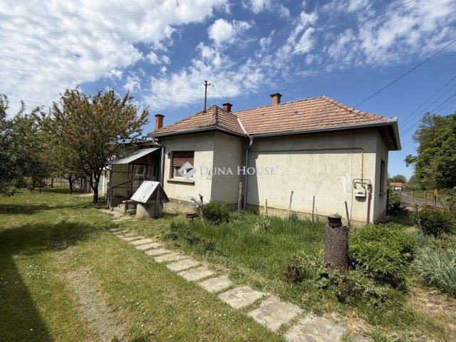 Eladó családi ház, Tormaföldén 22 M Ft, 2 szobás