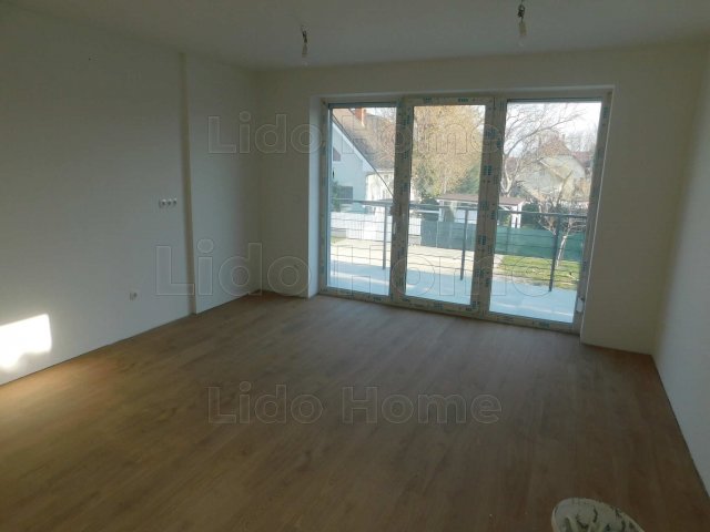 Eladó téglalakás, Siófokon 49.9 M Ft, 1 szobás