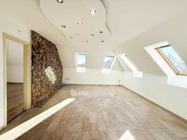 Eladó téglalakás, Gödöllőn 66.5 M Ft, 2+1 szobás