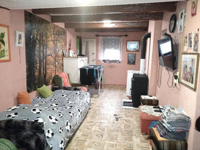 Eladó családi ház, Ajkán 22.5 M Ft, 3 szobás