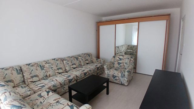 Kiadó panellakás, albérlet, Pécsett, Nagy Imre úton, 2 szobás