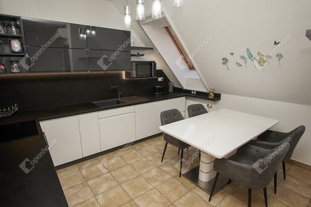Eladó téglalakás, Székesfehérvárott 89.9 M Ft, 3 szobás