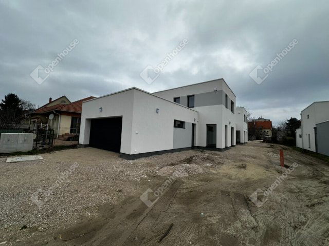 Eladó ikerház, Székesfehérvárott 149.9 M Ft, 4 szobás