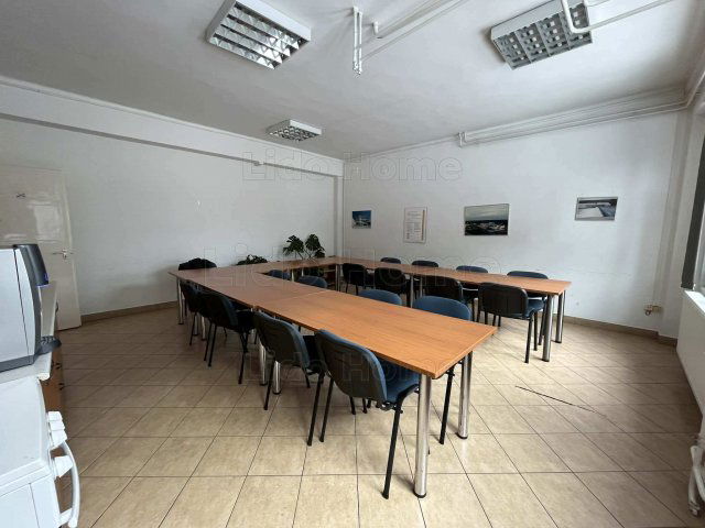 Eladó iroda, Balatonbogláron 199 M Ft, 8 szobás