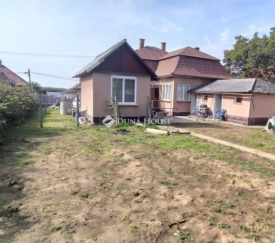 Eladó családi ház, Péterin 49.9 M Ft, 3 szobás