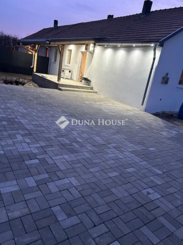 Eladó ikerház, Tápióbicskén 30 M Ft, 4 szobás