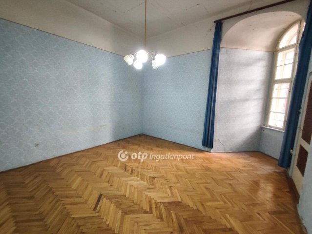Eladó téglalakás, Budapesten, V. kerületben 82.5 M Ft, 2 szobás