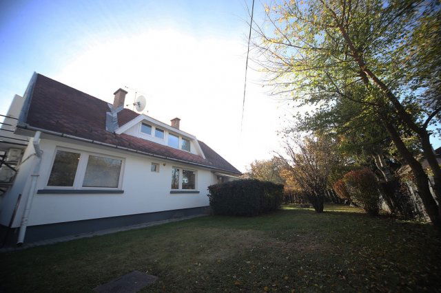 Kiadó családi ház, albérlet, III. kerületben, Szentendrei úton