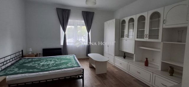 Eladó családi ház, Adonyban 55 M Ft, 3 szobás