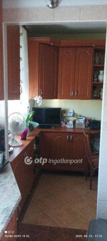 Eladó panellakás, Ajkán 57.6 M Ft, 3+1 szobás