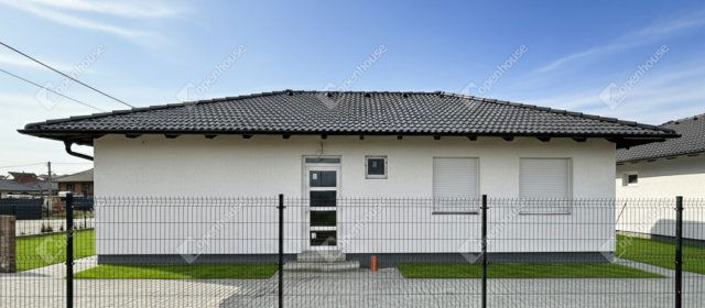 Eladó családi ház, Székesfehérvárott 94.5 M Ft, 4 szobás