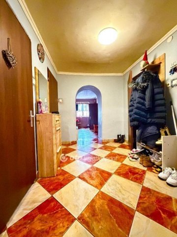 Eladó családi ház, Pápateszéren 21.99 M Ft, 3 szobás