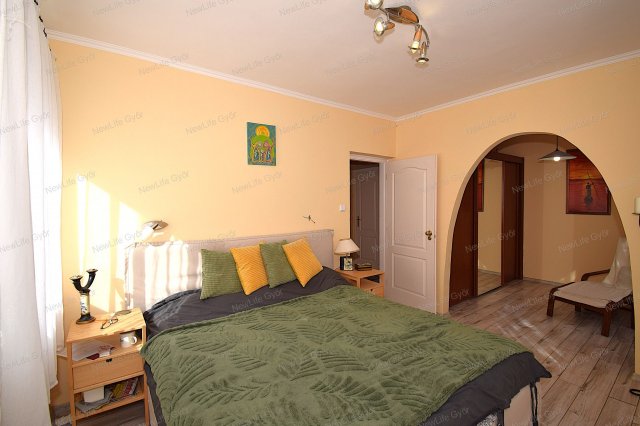 Eladó családi ház, Győrújbaráton 119.9 M Ft, 6+1 szobás