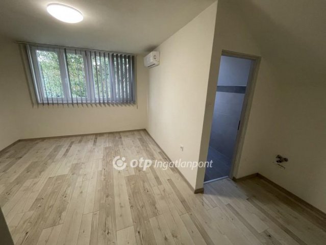Eladó családi ház, Balatonbogláron 399 M Ft, 12 szobás