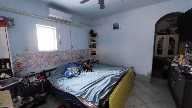 Eladó családi ház, Kisújszálláson 23.5 M Ft, 3 szobás