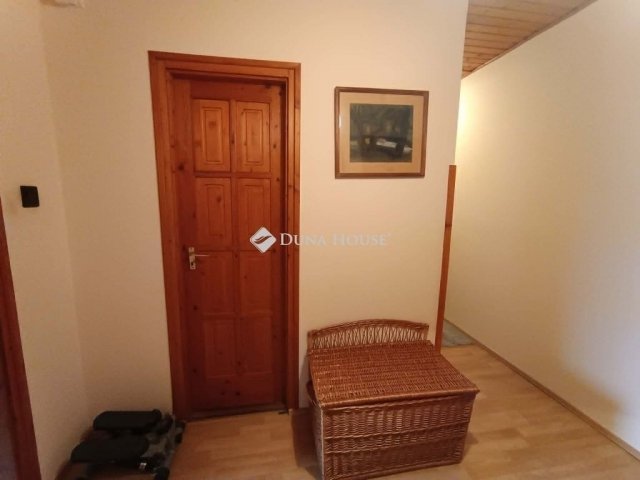 Eladó családi ház, Pécsett 129 M Ft, 6 szobás