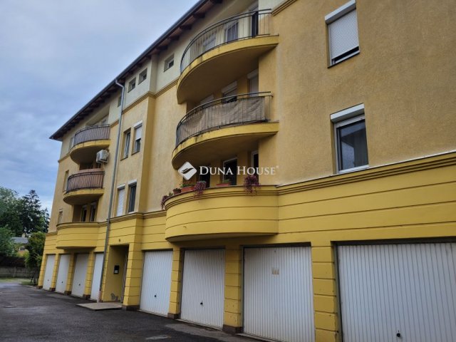 Eladó téglalakás, Pécsett, Árnyas liget 58 M Ft, 3 szobás