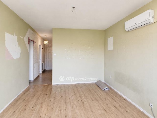 Eladó téglalakás, Budapesten, VIII. kerületben 69.99 M Ft