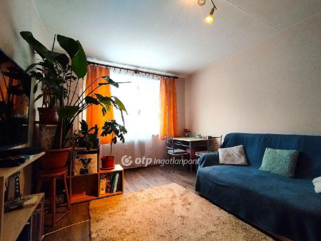 Eladó panellakás, Székesfehérvárott 54.99 M Ft, 2 szobás