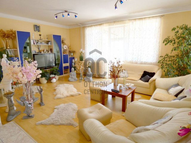 Eladó családi ház, Tatán 118 M Ft, 6 szobás