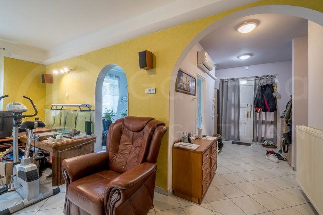 Eladó családi ház, Egerszalókon 150 M Ft, 7 szobás