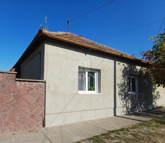 Eladó családi ház, Baján 39 M Ft, 2 szobás