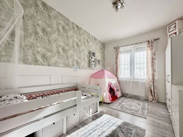 Eladó családi ház, Pécsett 115 M Ft, 4 szobás