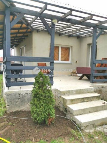 Eladó családi ház, Esztergomban 55 M Ft, 3 szobás