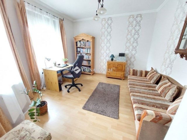 Eladó sorház, Debrecenben 119.5 M Ft, 6 szobás