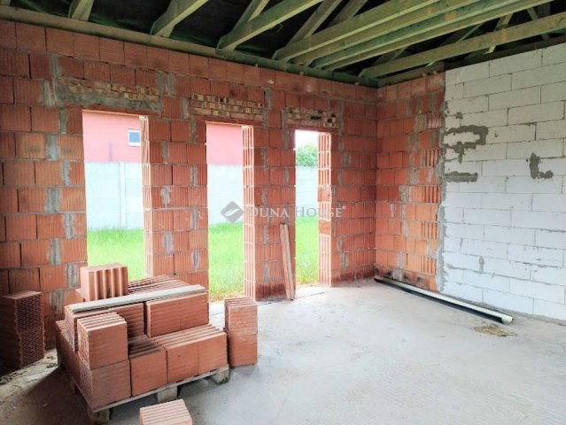 Eladó családi ház, Kiskunlacházán 67 M Ft, 4 szobás