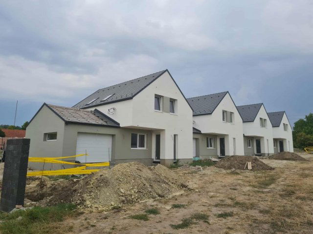 Eladó téglalakás, Pákozdon 99 M Ft, 4 szobás