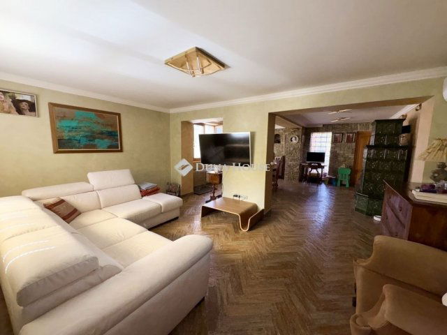 Eladó téglalakás, Pécsett 79.9 M Ft, 3 szobás