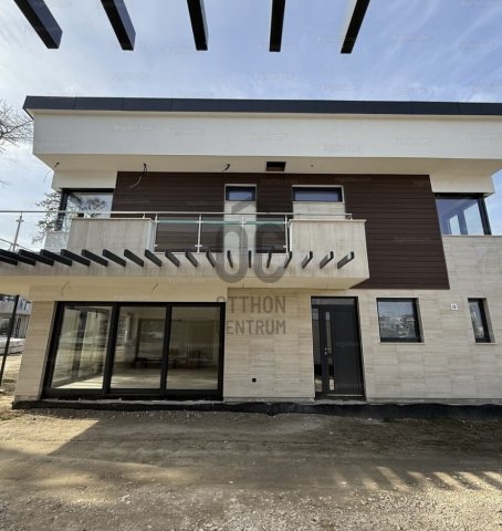 Eladó családi ház, Siófokon, Szent László utcában 230 M Ft