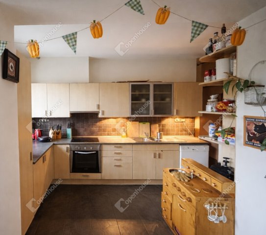 Eladó téglalakás, Győrött 129 M Ft, 5 szobás