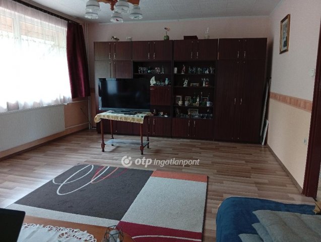 Eladó téglalakás, Ajkán 58 M Ft, 4 szobás