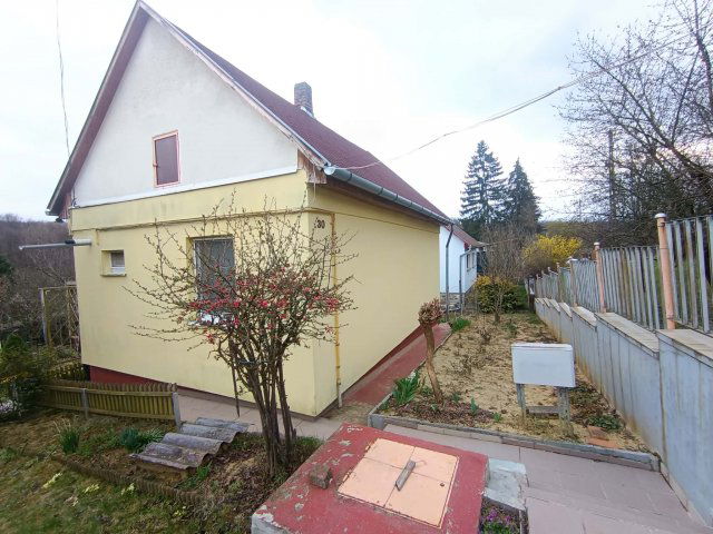 Eladó nyaraló, Komlón, Sikondai úton 35 M Ft, 2 szobás